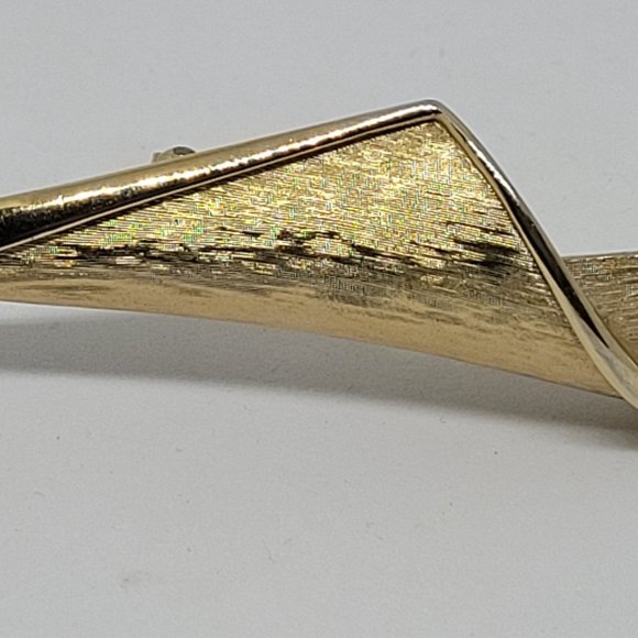 Vintage Trifari Gold Tone Slender Brooc - Picture 6 of 7